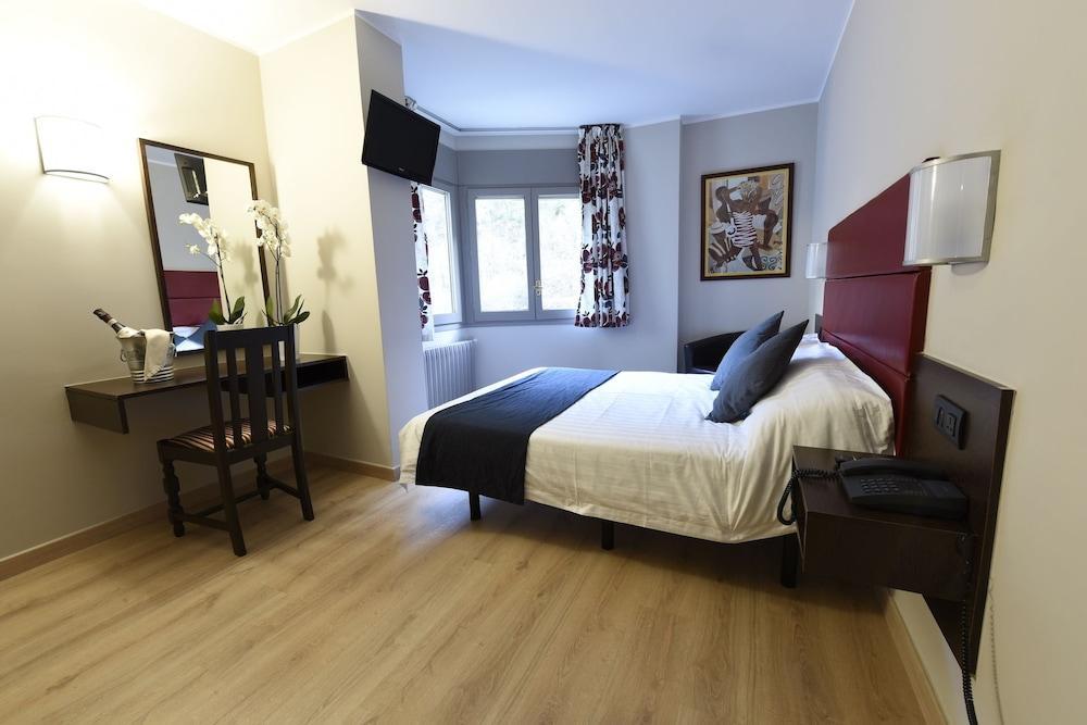 Hotel Palarine Erts Exteriér fotografie